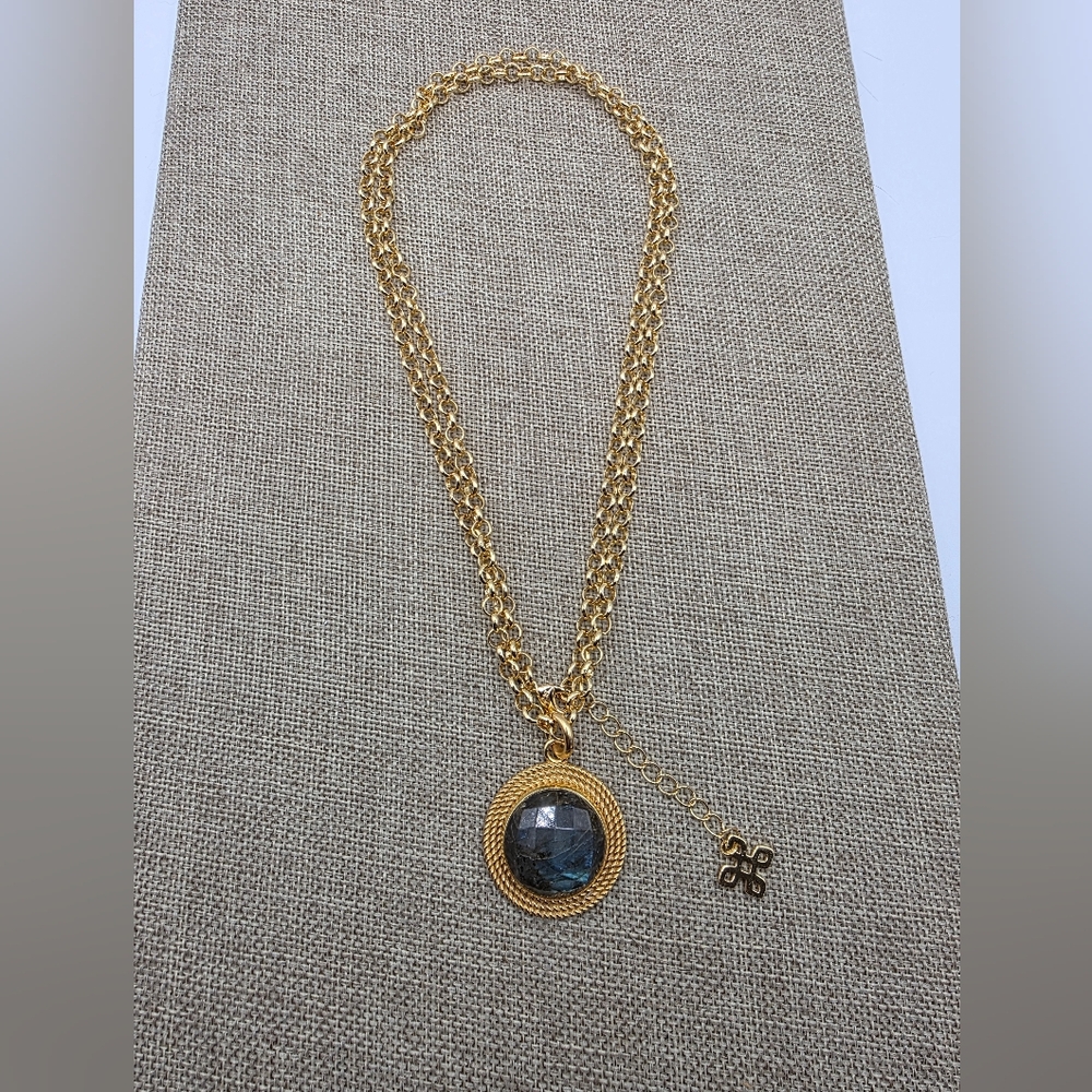 Chic Gold Betty Carre Labradorite Pendant Necklace